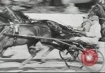 Immagine di Cavallo e buggy race Vienna Austria, 1943, secondo 19 filmato di repertorio 65675057926