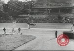Immagine di Cavallo e buggy race Vienna Austria, 1943, secondo 23 filmato di repertorio 65675057926