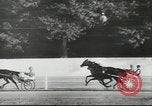 Immagine di Cavallo e buggy race Vienna Austria, 1943, secondo 32 filmato di repertorio 65675057926