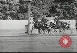 Immagine di Cavallo e buggy race Vienna Austria, 1943, secondo 46 filmato di repertorio 65675057926