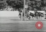 Immagine di Cavallo e buggy race Vienna Austria, 1943, secondo 47 filmato di repertorio 65675057926
