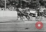 Immagine di Cavallo e buggy race Vienna Austria, 1943, secondo 48 filmato di repertorio 65675057926