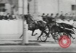 Immagine di Cavallo e buggy race Vienna Austria, 1943, secondo 53 filmato di repertorio 65675057926
