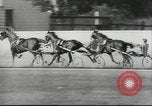 Immagine di Cavallo e buggy race Vienna Austria, 1943, secondo 57 filmato di repertorio 65675057926