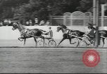 Immagine di Cavallo e buggy race Vienna Austria, 1943, secondo 59 filmato di repertorio 65675057926