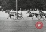 Immagine di Cavallo e buggy race Vienna Austria, 1943, secondo 60 filmato di repertorio 65675057926