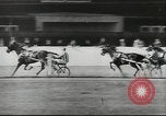 Immagine di Cavallo e buggy race Vienna Austria, 1943, secondo 62 filmato di repertorio 65675057926