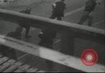 Standbild Eislaufen Berlin Deutschland, 1942, aus Sekunde 5 historischem Filmmaterial Videoclip 65675057933