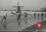 Standbild Eislaufen Berlin Deutschland, 1942, aus Sekunde 8 historischem Filmmaterial Videoclip 65675057933