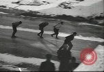 Standbild Eislaufen Berlin Deutschland, 1942, aus Sekunde 26 historischem Filmmaterial Videoclip 65675057933