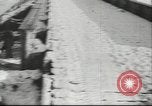 Standbild Eislaufen Berlin Deutschland, 1942, aus Sekunde 27 historischem Filmmaterial Videoclip 65675057933