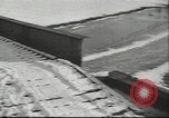 Standbild Eislaufen Berlin Deutschland, 1942, aus Sekunde 28 historischem Filmmaterial Videoclip 65675057933