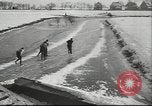 Standbild Eislaufen Berlin Deutschland, 1942, aus Sekunde 30 historischem Filmmaterial Videoclip 65675057933