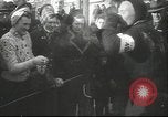 Standbild Eislaufen Berlin Deutschland, 1942, aus Sekunde 36 historischem Filmmaterial Videoclip 65675057933