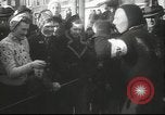Standbild Eislaufen Berlin Deutschland, 1942, aus Sekunde 37 historischem Filmmaterial Videoclip 65675057933