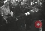 Standbild Eislaufen Berlin Deutschland, 1942, aus Sekunde 39 historischem Filmmaterial Videoclip 65675057933
