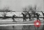 Standbild Eislaufen Berlin Deutschland, 1942, aus Sekunde 46 historischem Filmmaterial Videoclip 65675057933