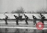Standbild Eislaufen Berlin Deutschland, 1942, aus Sekunde 47 historischem Filmmaterial Videoclip 65675057933
