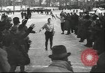 Standbild Eislaufen Berlin Deutschland, 1942, aus Sekunde 54 historischem Filmmaterial Videoclip 65675057933