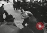 Standbild Eislaufen Berlin Deutschland, 1942, aus Sekunde 55 historischem Filmmaterial Videoclip 65675057933