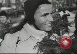 Standbild Eislaufen Berlin Deutschland, 1942, aus Sekunde 60 historischem Filmmaterial Videoclip 65675057933