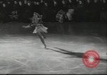 Standbild Eiskunstlauf Berlin Deutschland, 1942, aus Sekunde 3 historischem Filmmaterial Videoclip 65675057934