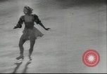 Standbild Eiskunstlauf Berlin Deutschland, 1942, aus Sekunde 7 historischem Filmmaterial Videoclip 65675057934