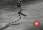 Standbild Eiskunstlauf Berlin Deutschland, 1942, aus Sekunde 8 historischem Filmmaterial Videoclip 65675057934