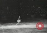 Standbild Eiskunstlauf Berlin Deutschland, 1942, aus Sekunde 16 historischem Filmmaterial Videoclip 65675057934