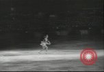 Standbild Eiskunstlauf Berlin Deutschland, 1942, aus Sekunde 17 historischem Filmmaterial Videoclip 65675057934