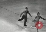 Standbild Eiskunstlauf Berlin Deutschland, 1942, aus Sekunde 25 historischem Filmmaterial Videoclip 65675057934