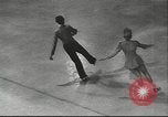 Standbild Eiskunstlauf Berlin Deutschland, 1942, aus Sekunde 26 historischem Filmmaterial Videoclip 65675057934
