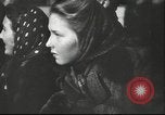 Standbild Eiskunstlauf Berlin Deutschland, 1942, aus Sekunde 29 historischem Filmmaterial Videoclip 65675057934