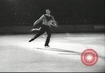 Standbild Eiskunstlauf Berlin Deutschland, 1942, aus Sekunde 34 historischem Filmmaterial Videoclip 65675057934