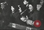 Standbild Eiskunstlauf Berlin Deutschland, 1942, aus Sekunde 37 historischem Filmmaterial Videoclip 65675057934
