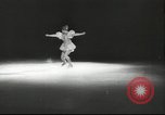 Standbild Eiskunstlauf Berlin Deutschland, 1942, aus Sekunde 42 historischem Filmmaterial Videoclip 65675057934