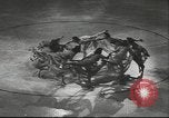 Standbild Eiskunstlauf Berlin Deutschland, 1942, aus Sekunde 49 historischem Filmmaterial Videoclip 65675057934