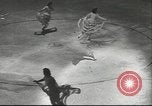 Standbild Eiskunstlauf Berlin Deutschland, 1942, aus Sekunde 53 historischem Filmmaterial Videoclip 65675057934