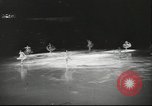 Standbild Eiskunstlauf Berlin Deutschland, 1942, aus Sekunde 54 historischem Filmmaterial Videoclip 65675057934