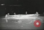 Standbild Eiskunstlauf Berlin Deutschland, 1942, aus Sekunde 55 historischem Filmmaterial Videoclip 65675057934