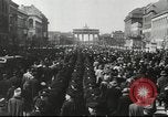 Immagine di Presentano militare Vienna Austria, 1942, secondo 15 filmato di repertorio 65675057939
