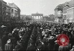 Immagine di Presentano militare Vienna Austria, 1942, secondo 18 filmato di repertorio 65675057939