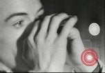 Standbild flämischen Musiker Berlin Deutschland, 1942, aus Sekunde 13 historischem Filmmaterial Videoclip 65675057940
