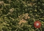 Image missions de frappe aérienne en Asie du Sud-Est, 1967, de la seconde 34 séquences d'archives historiques vidéo 65675057952