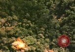 Image missions de frappe aérienne en Asie du Sud-Est, 1967, de la seconde 45 séquences d'archives historiques vidéo 65675057952