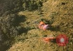 Standbild Air Strike Missionen Vietnam, 1967, aus Sekunde 24 historischem Filmmaterial Videoclip 65675057954