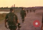 Immagine di 49della brigata di fanteria Binh Phuoc Vietnam, 1970, secondo 62 filmato di repertorio 65675057985
