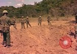 Standbild 101st Airborne Division Südostasien, 1966, aus Sekunde 55 historischem Filmmaterial Videoclip 65675057994