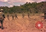 Standbild 101st Airborne Division Südostasien, 1966, aus Sekunde 58 historischem Filmmaterial Videoclip 65675057994