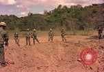 Standbild 101st Airborne Division Südostasien, 1966, aus Sekunde 60 historischem Filmmaterial Videoclip 65675057994